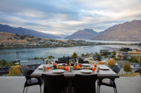 Alpine Edge Villa- AC- Free Parking- Hot Tub- BBQ